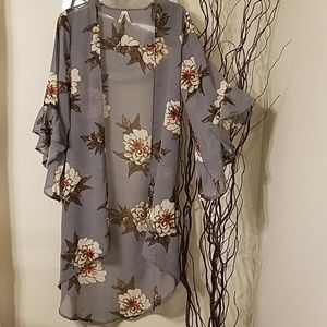 Kimono with ruffle sleeves